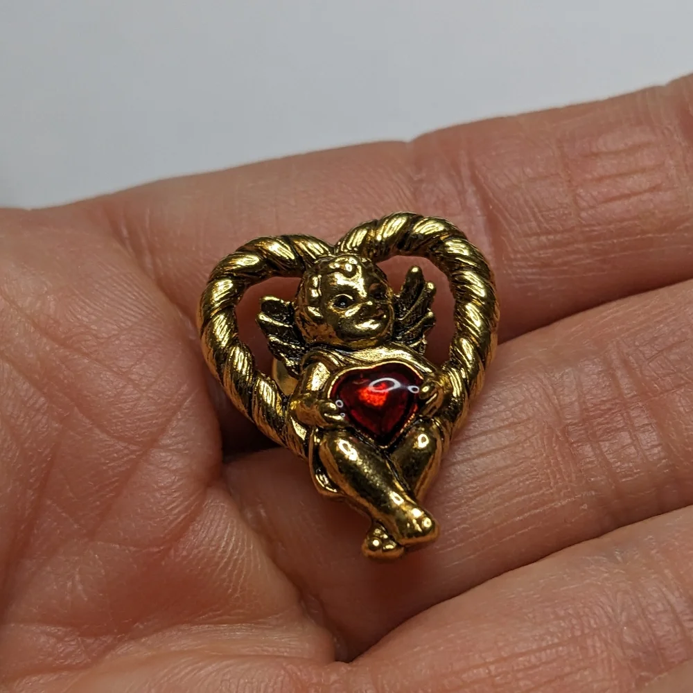 Vintage Avon Cherub‎ Angel with Red Heart Pin Brooch